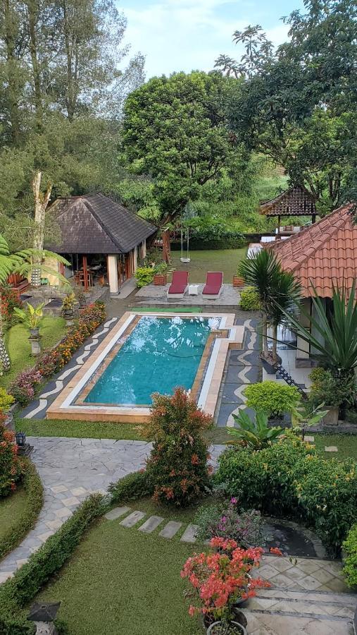Balinese Villa In Берастаги Екстериор снимка