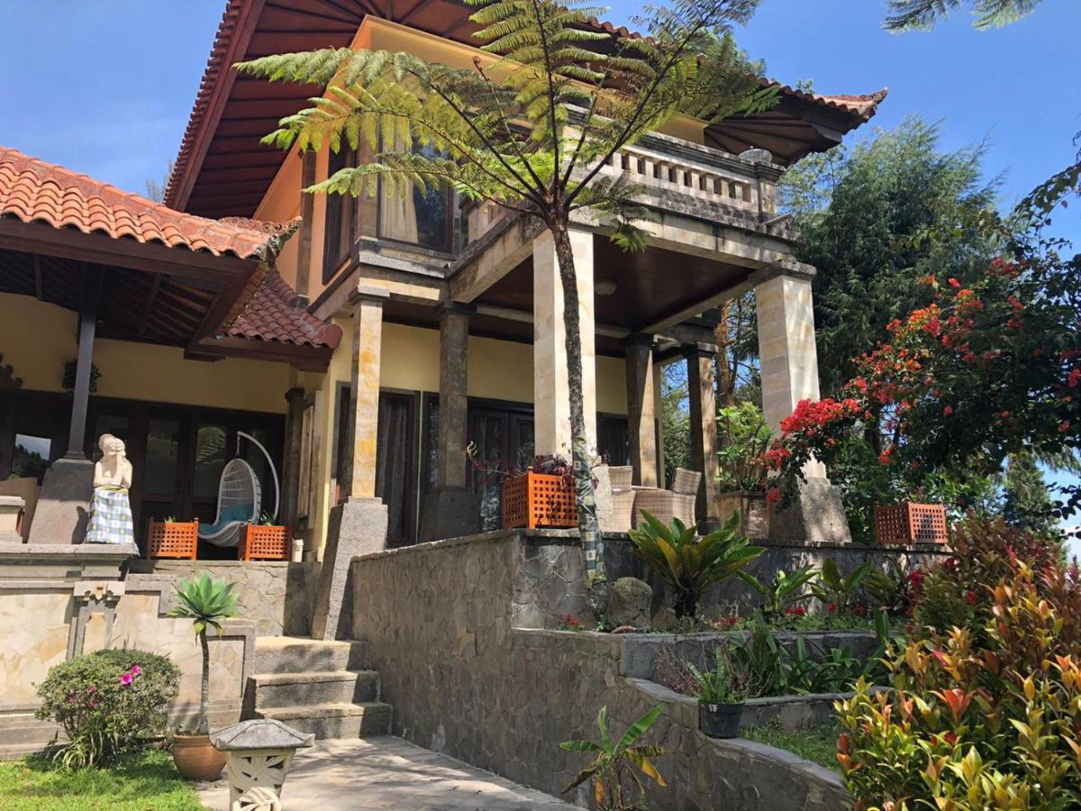 Balinese Villa In Берастаги Екстериор снимка