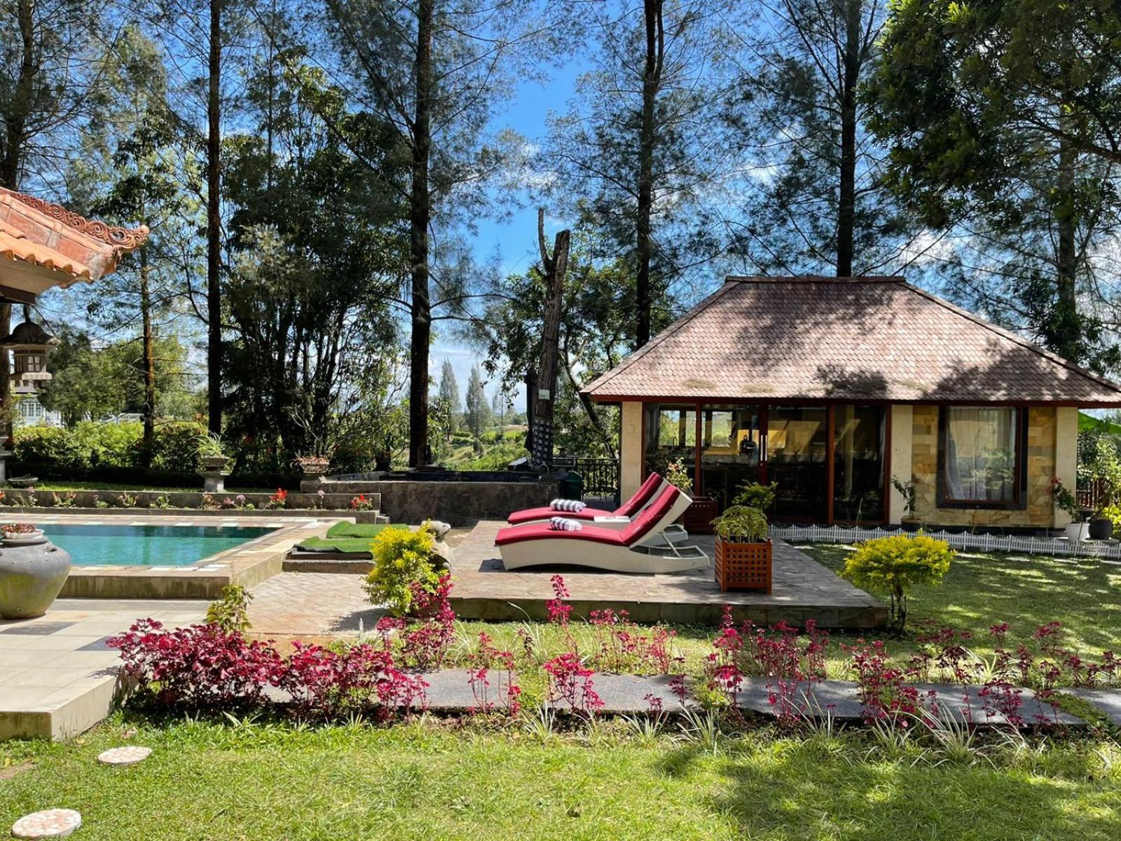 Balinese Villa In Берастаги Екстериор снимка