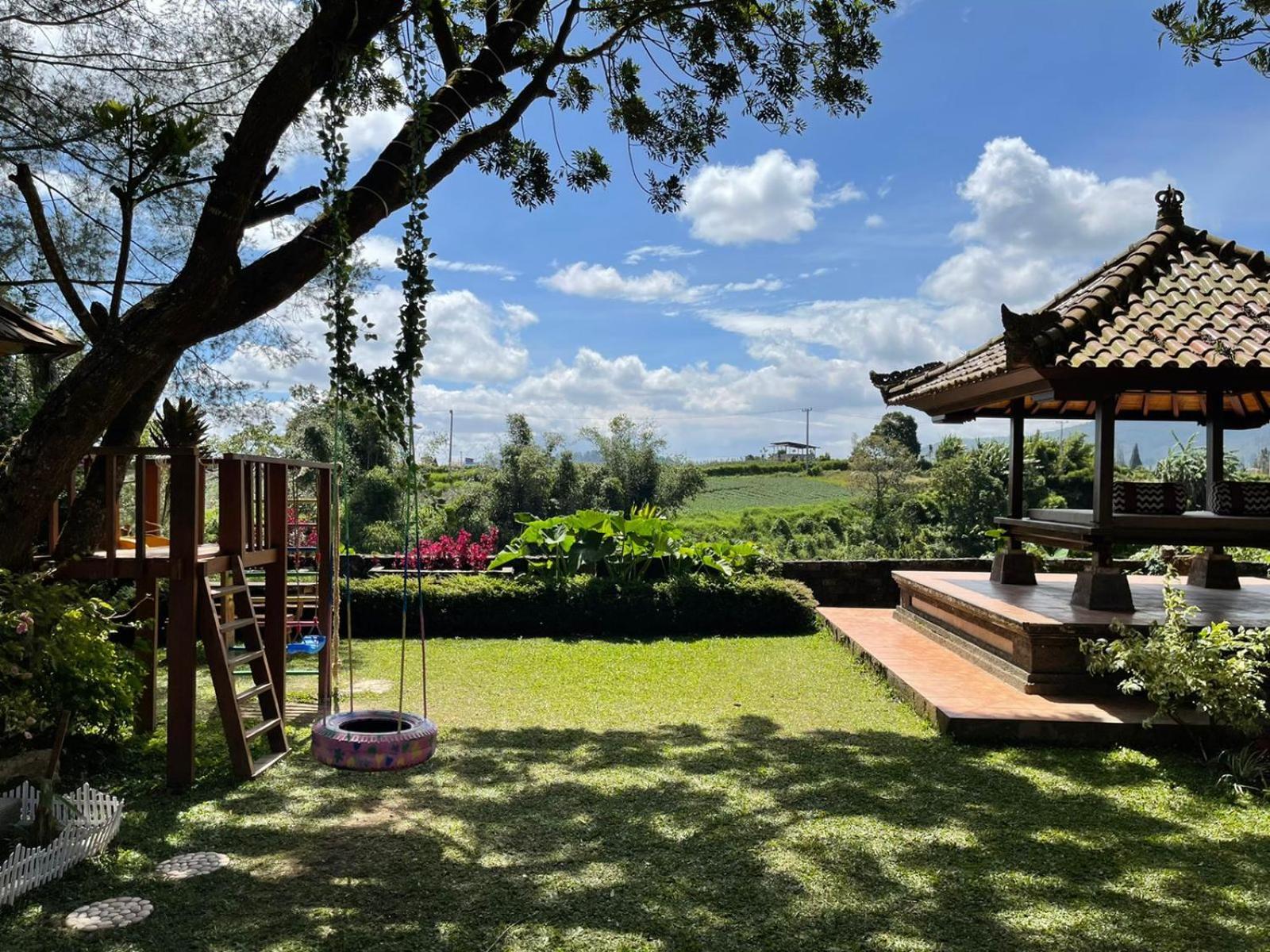Balinese Villa In Берастаги Екстериор снимка